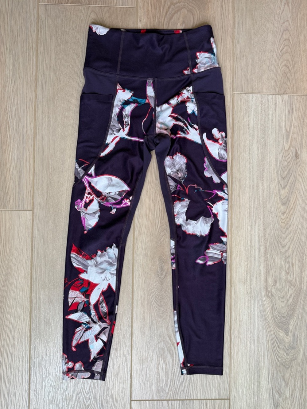 Athleta Salutation High Rise Capri Leggings, Stash Pocket Magnolia Floral Tights